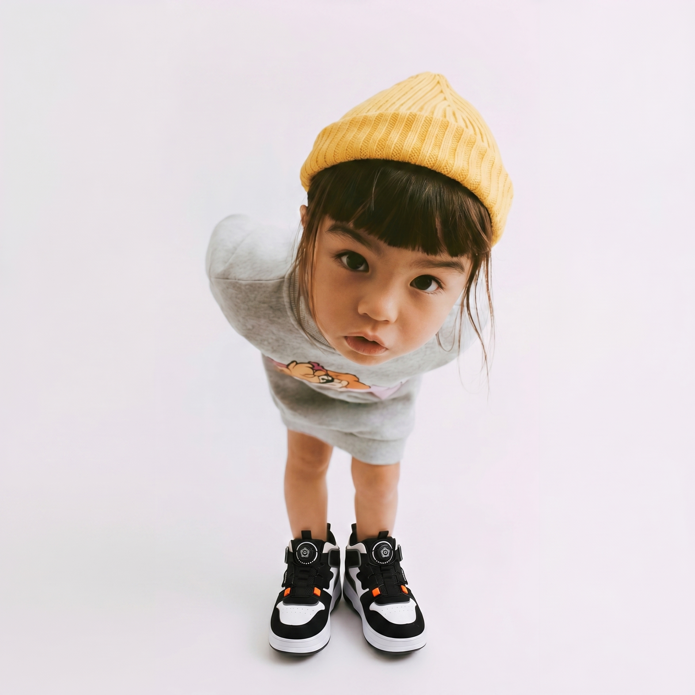 Regulowane sneakersy dla dzieci – rosną razem ze stopą