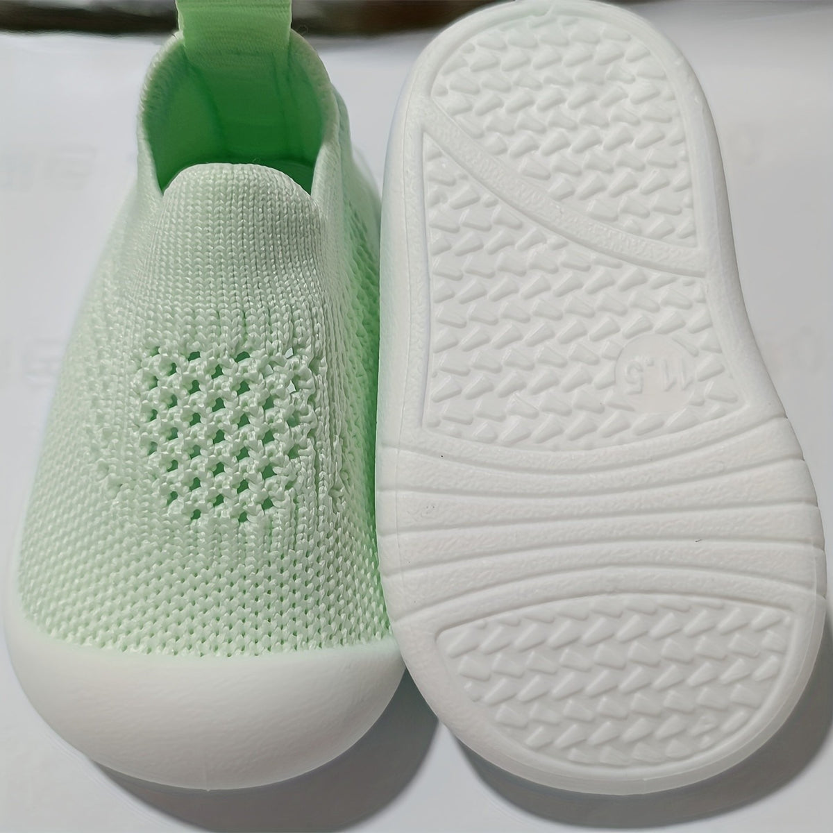 Buty do pierwszych kroków z siateczki