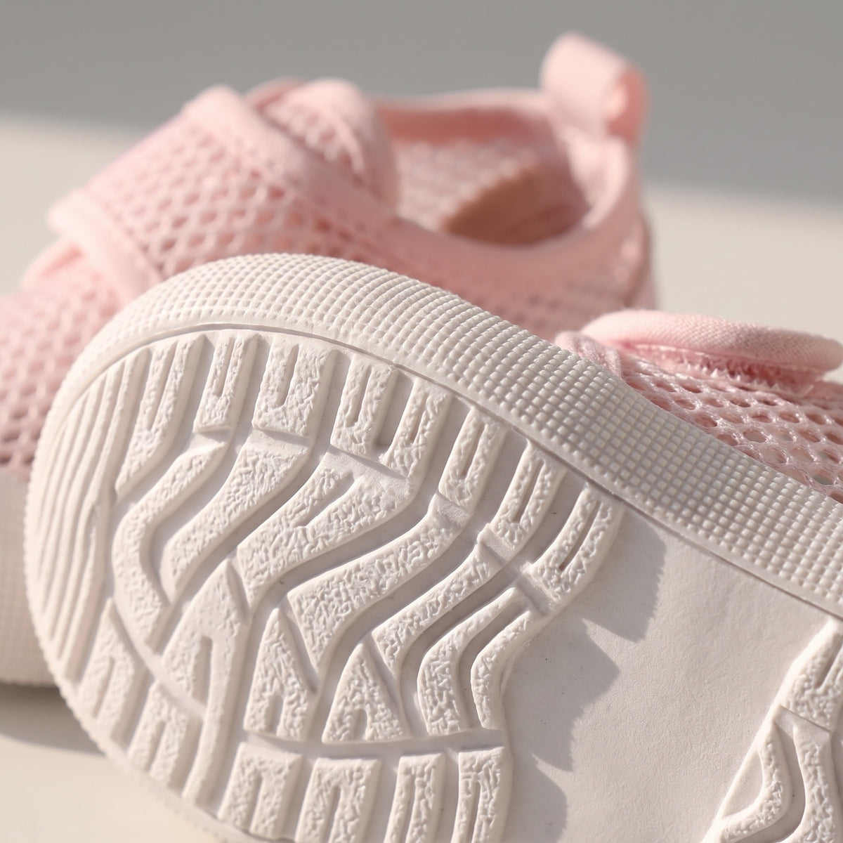 Przewiewne buty dziecięce z siateczki na rzep