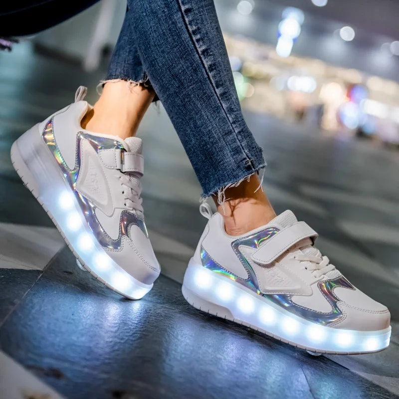Buty z kółkami i podświetlaną podeszwą, buty srebrne na nogach