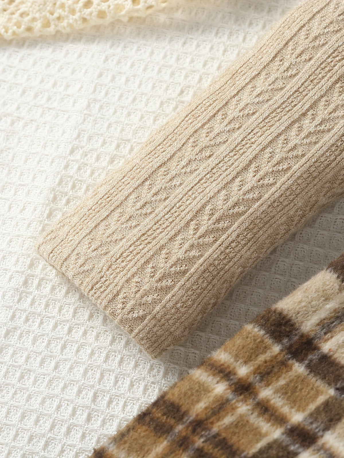 Komplet dziewczęcy sweter i spódniczka, splot swetra