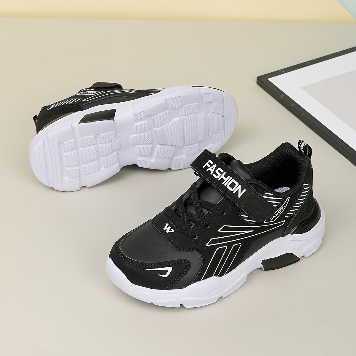 Lekkie niskie sneakersy dla dzieci z praktycznym zapięciem – widok produktu 4 | Kidartsy
