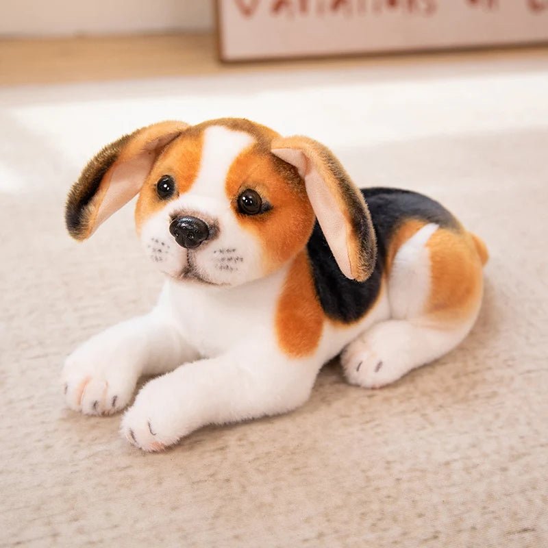 Realistyczny pluszowy piesek, beagle leżący