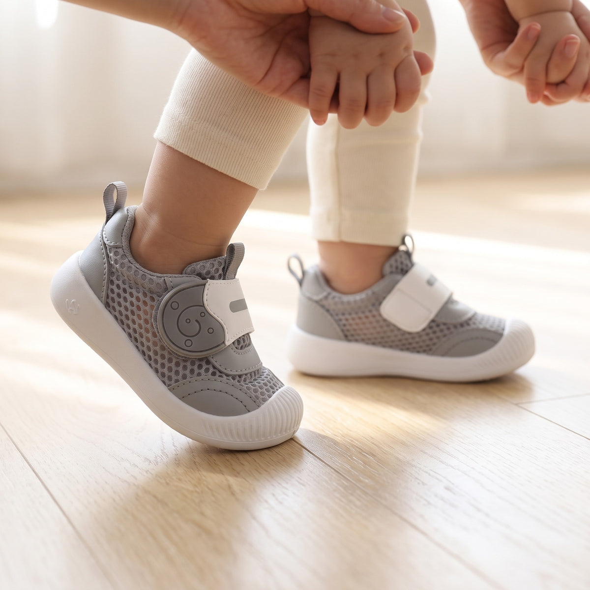 Buty do pierwszych kroków z siateczki na rzep