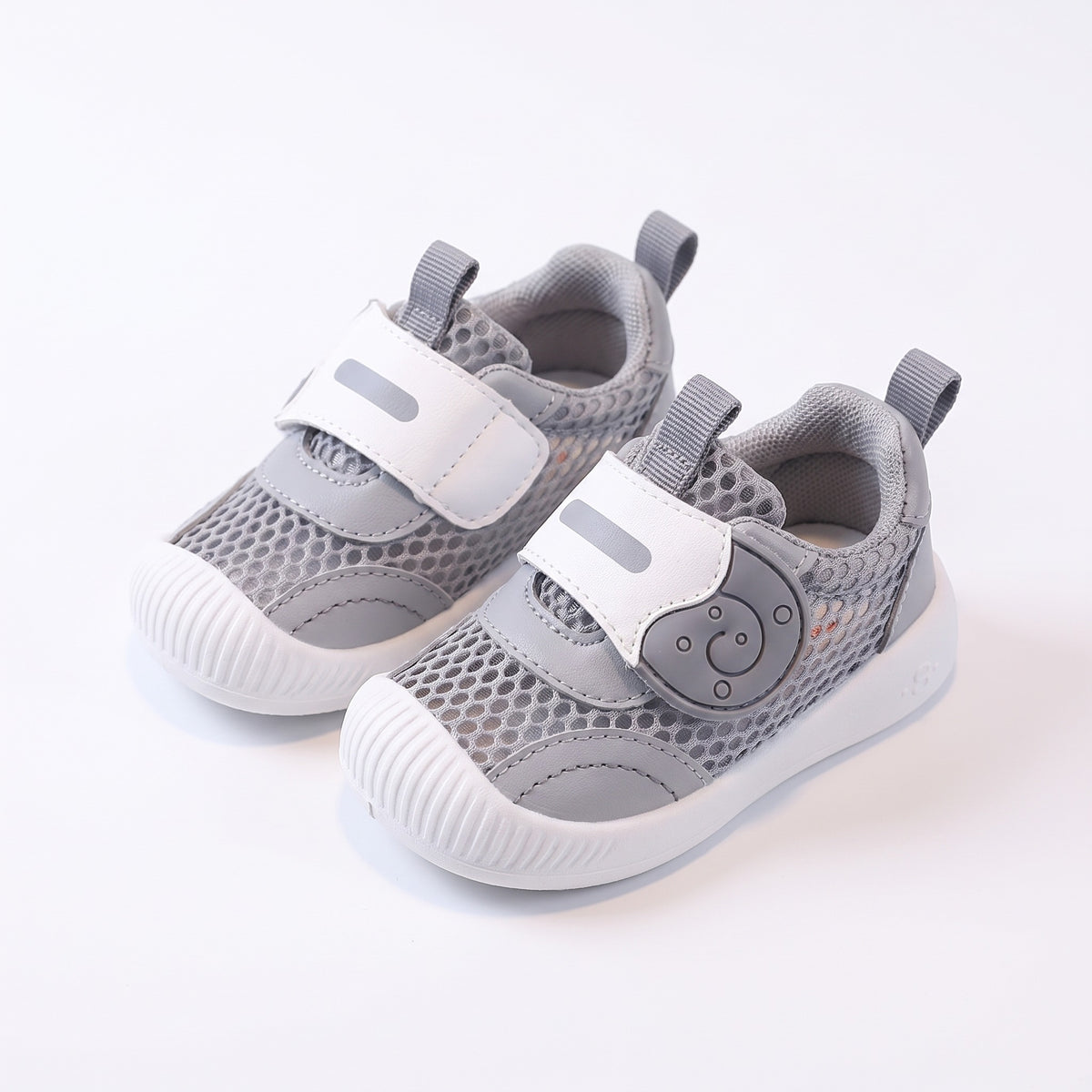 Buty do pierwszych kroków z siateczki na rzep, szary