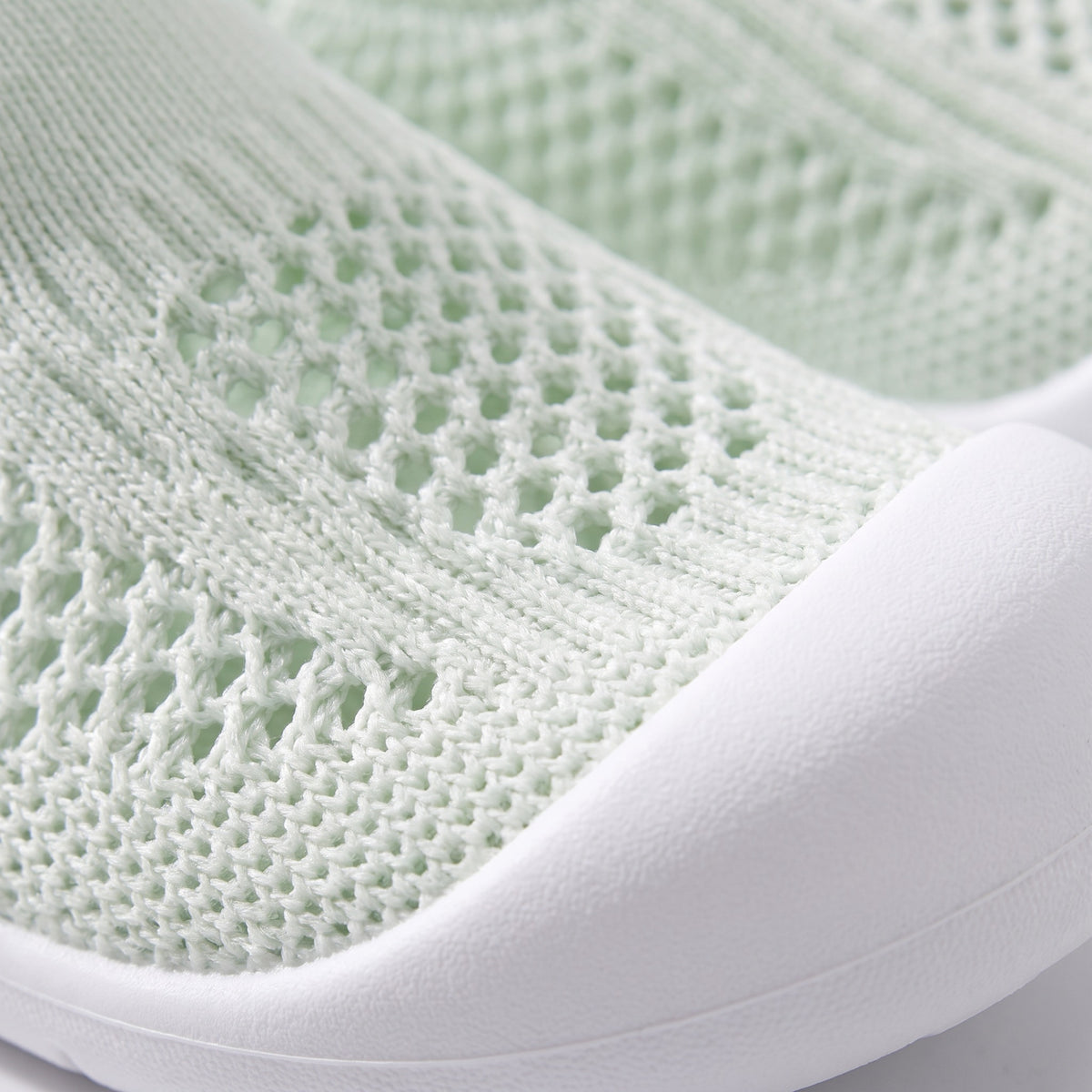 Buty do pierwszych kroków z siateczki