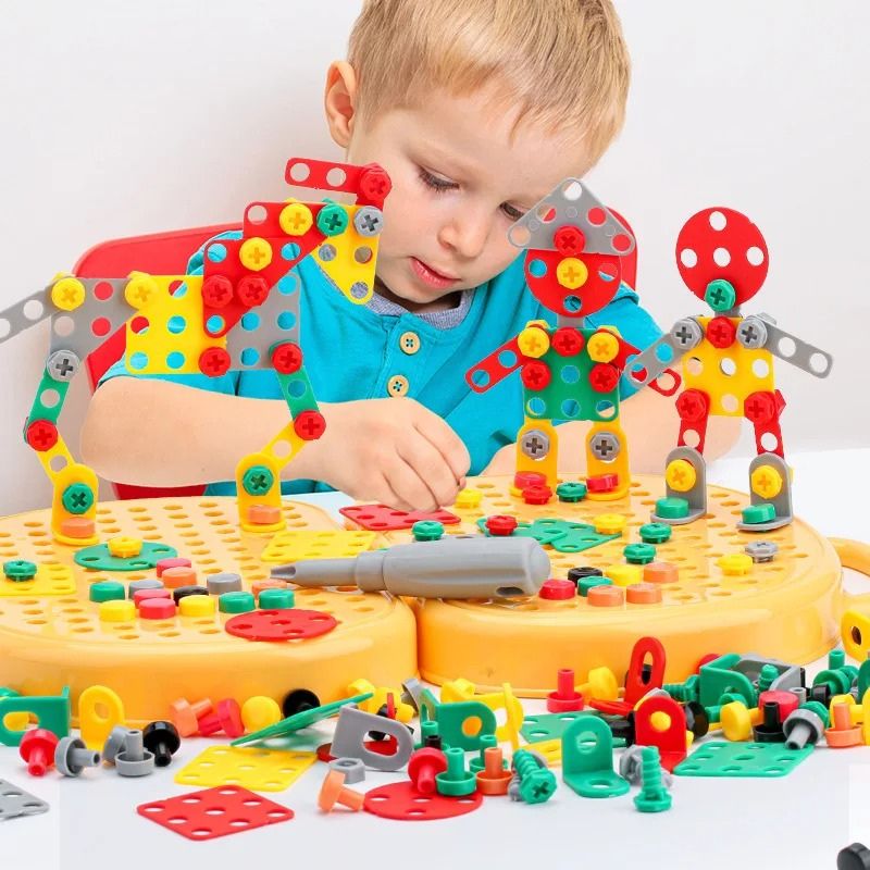 Drewniana skrzynka narzędziowa Montessori – zestaw konstrukcyjny dla dzieci – widok produktu 5 | Kidartsy
