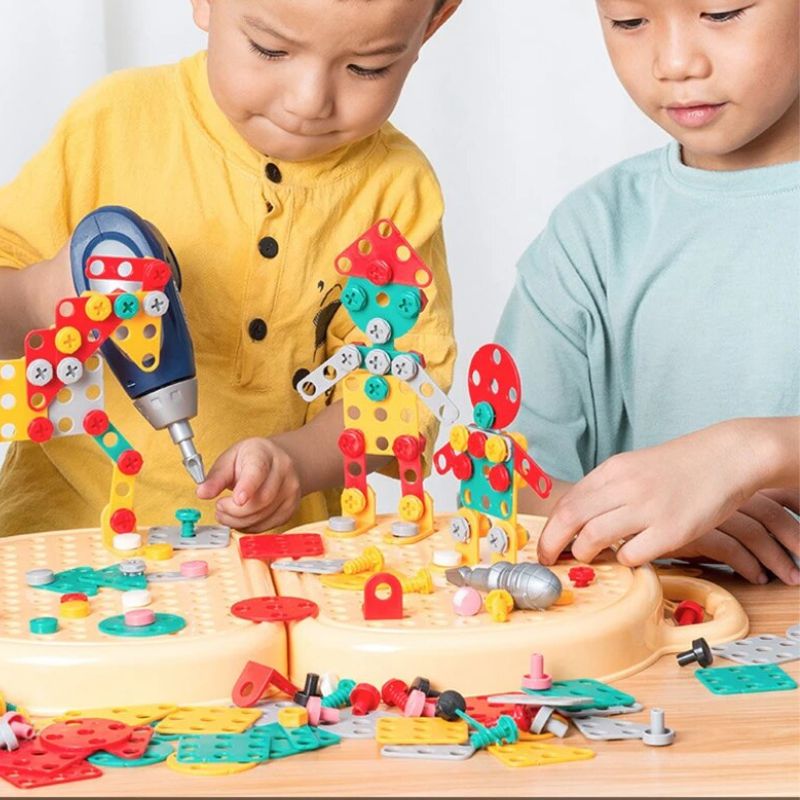 Drewniana skrzynka narzędziowa Montessori – zestaw konstrukcyjny dla dzieci – widok produktu 6 | Kidartsy