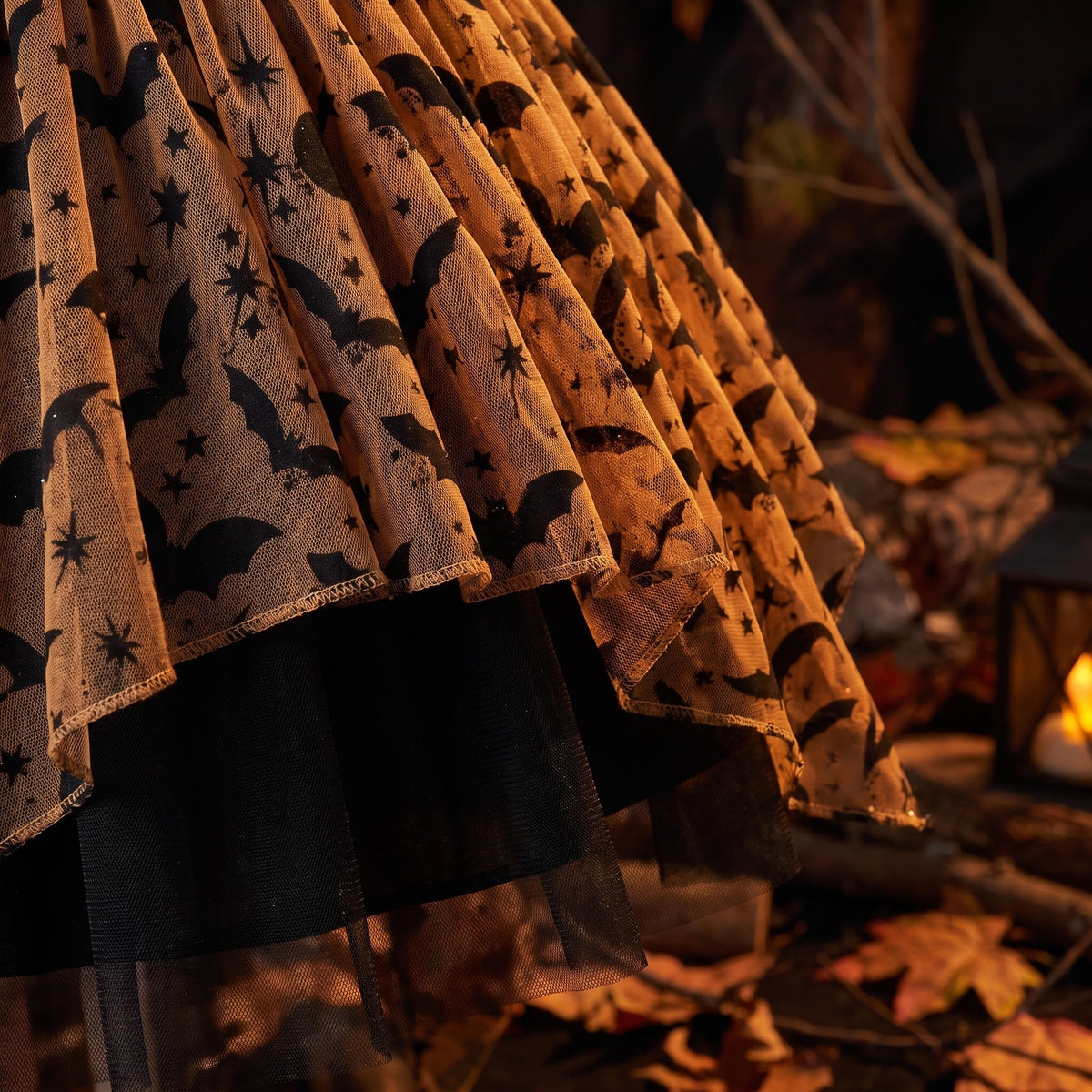 Sukienka dziewczęca na Halloween z nietoperzem i tiulem, detail macro