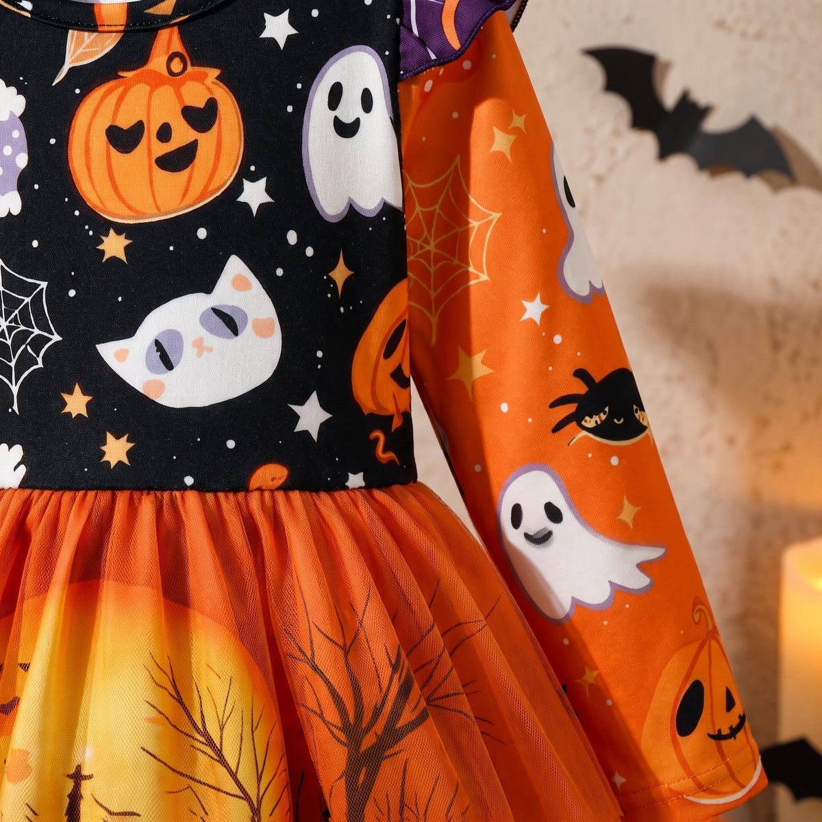 Sukienka na Halloween dla dziewczynki, pomarańczowa z duszkami i dyniami, detail macro